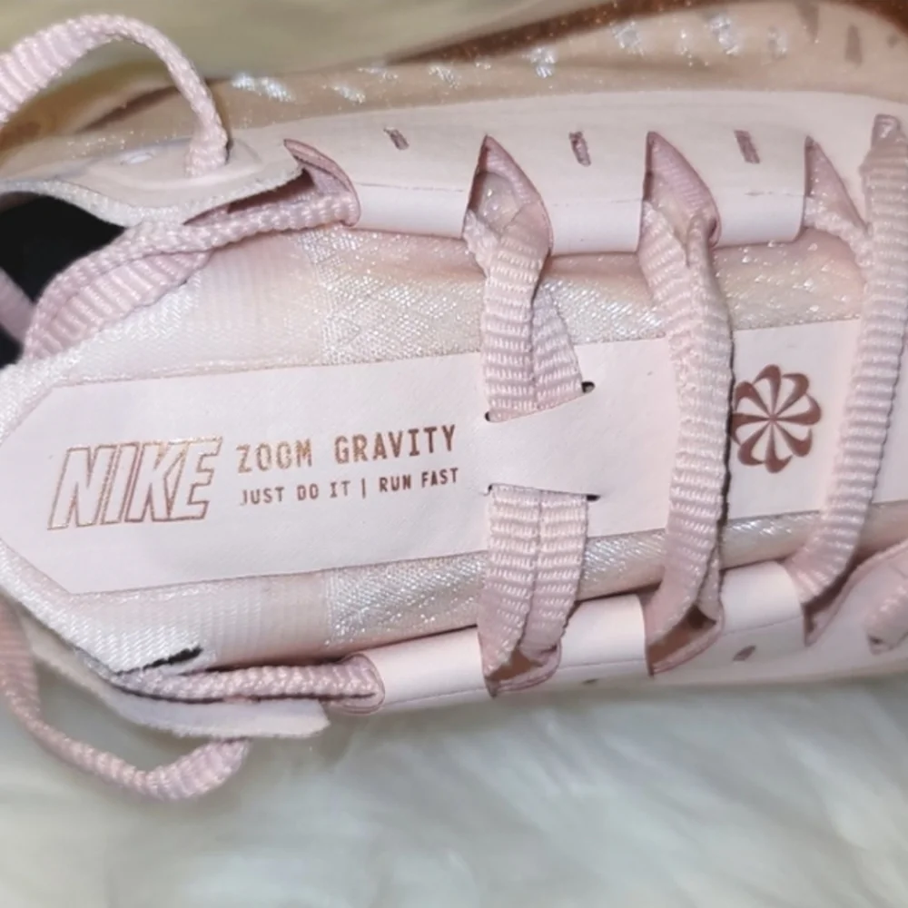 Nike Zoom Gravity Running Sneakers Echo Pink Metallic Red Bronze